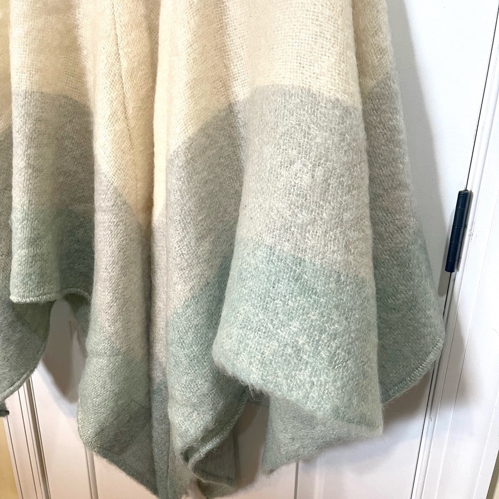 ๐ DONEGAL DESIGN IRELAND MOHAIR WOOL BLANKET CAPE - Picture 8 of 12